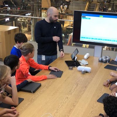 Grade 5 Field Trip to the Zorlu Apple Store