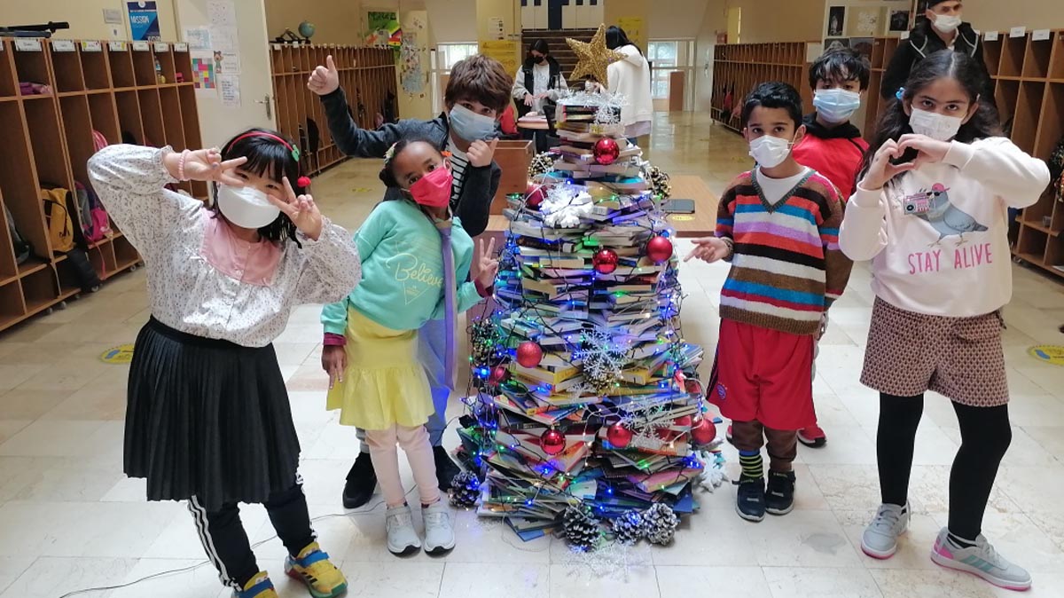 Annual Book Holiday Reading Tree